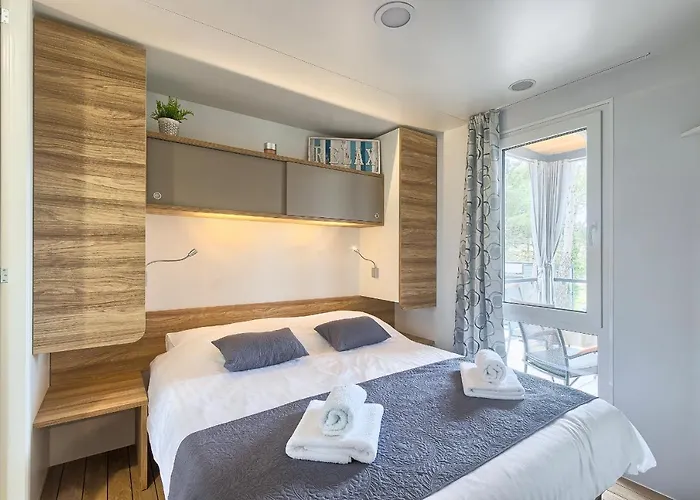 Total Escape Mobile Mocca Camp Porton Biondi * Ρόβινι